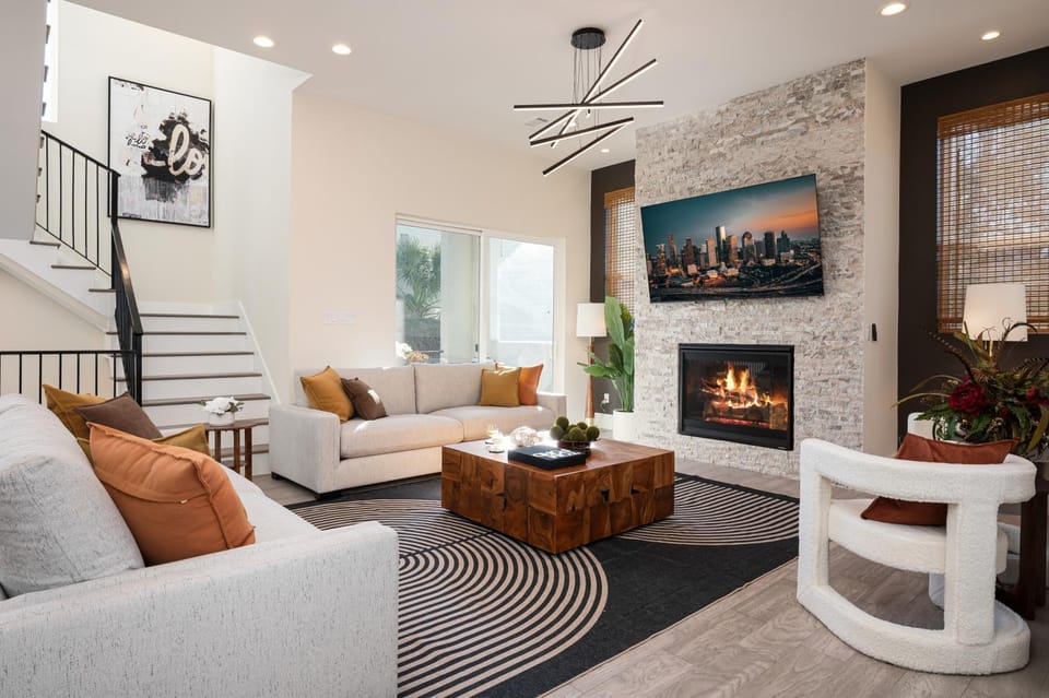 The Eterne Luxury, 4BR Rooftop - Garage, Rice Military Houston House in Houston
