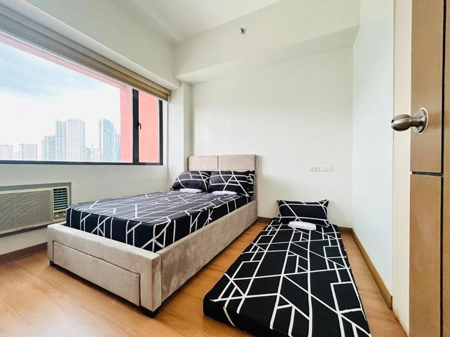 Budget Twin-1Bedroom at Ace Suites Apartment in Mandaluyong