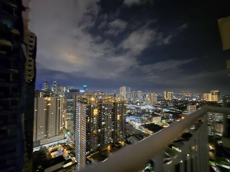 1BR Condotel with Balcony at SM Light Residences #LT09 Apartment in Mandaluyong