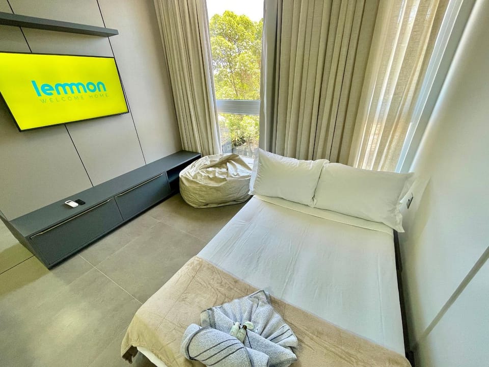 Bed, Living room