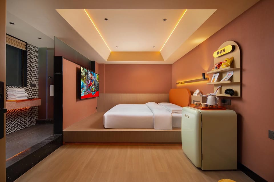 Bed, Photo of the whole room, Bedroom