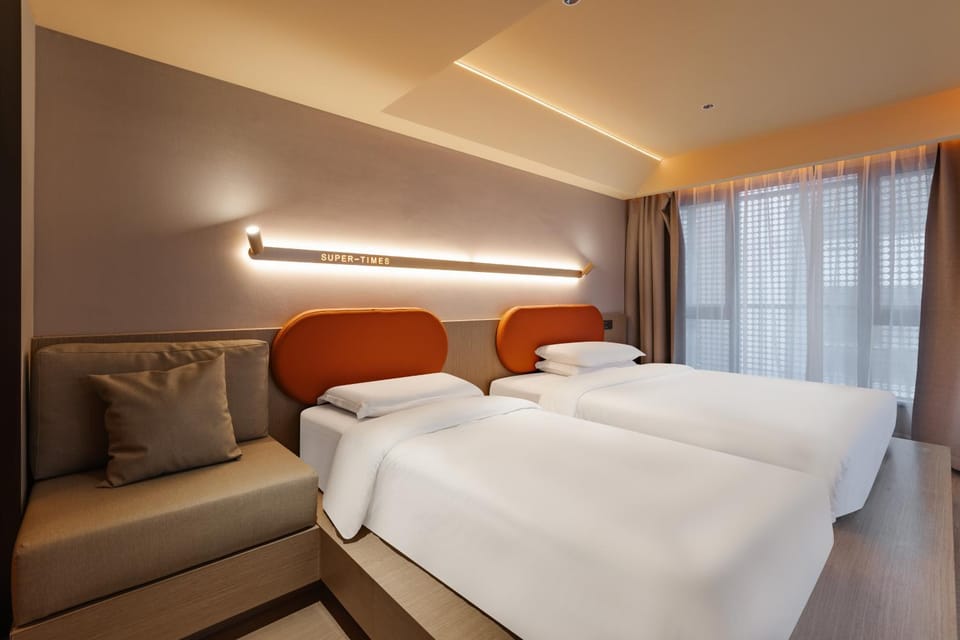 Bed, Seating area, Bedroom