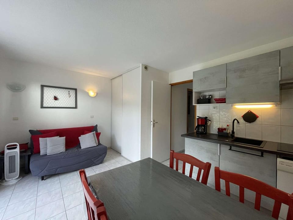 Maison T3 climatisée avec piscine, animaux admis, parking - FR-1-382-215 House in Vallon-Pont-d'Arc