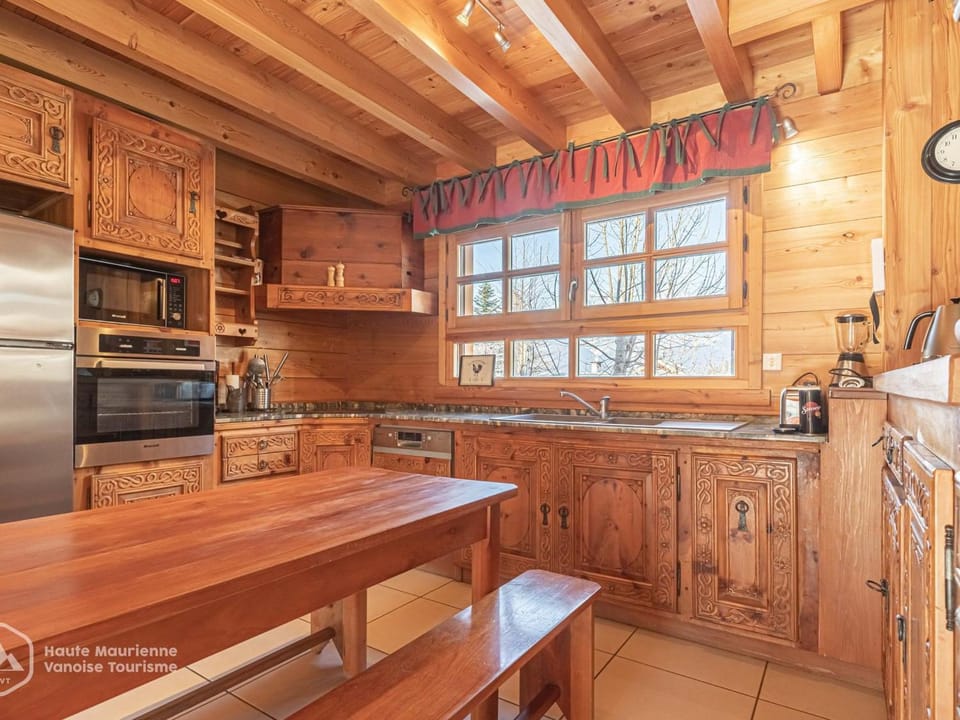 Chalet d'exception: 5 chambres, 14 pers, proche pistes, WiFi, cheminée - FR-1-265-370 Chalet in Piedmont
