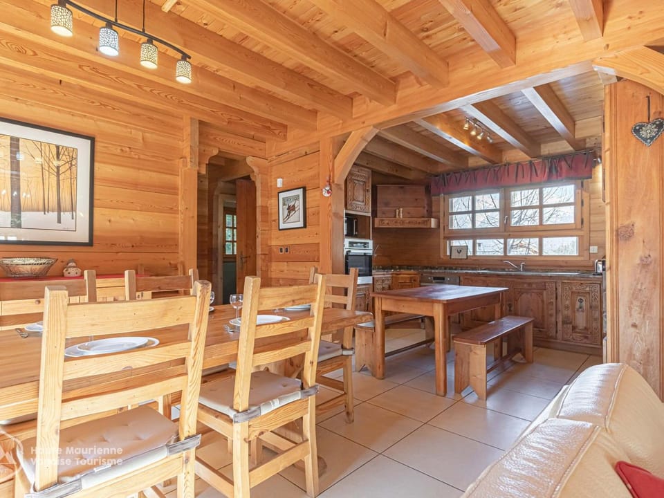 Chalet d'exception: 5 chambres, 14 pers, proche pistes, WiFi, cheminée - FR-1-265-370 Chalet in Auvergne-Rhône-Alpes