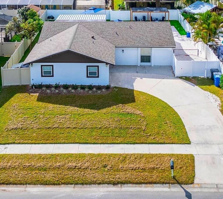 Sleeps 17! Beach & Heated Pool, 10 minutes to all Tampa attraction! House in Egypt Lake-Leto