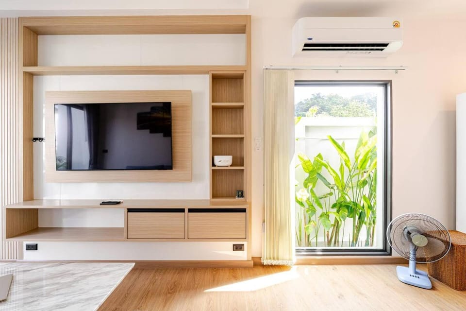 Communal lounge/ TV room, Bed, Photo of the whole room, air conditioner