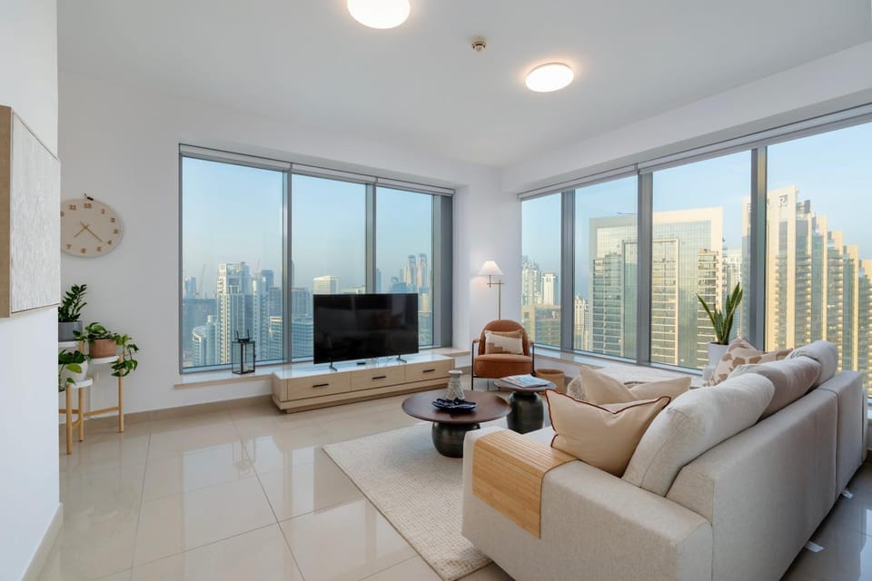 Communal lounge/ TV room, TV and multimedia, Living room, Seating area, City view