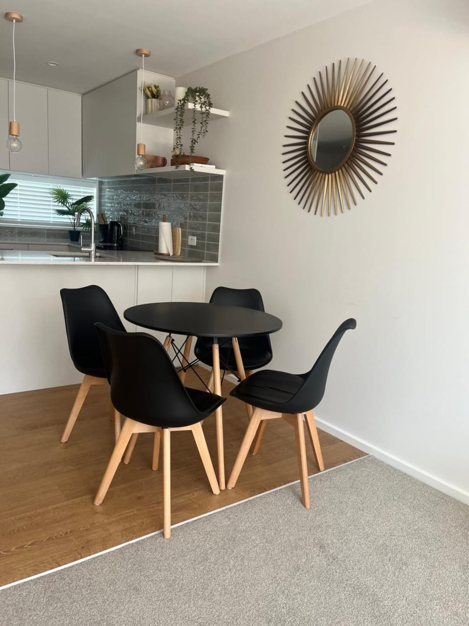 Luxury And Serene 2 Bed Near CBD With Parking House in Christchurch