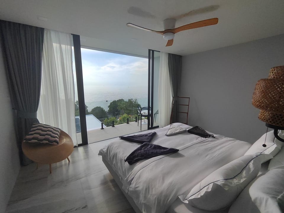 Bed, Balcony/Terrace, Bedroom, Sea view, air conditioner