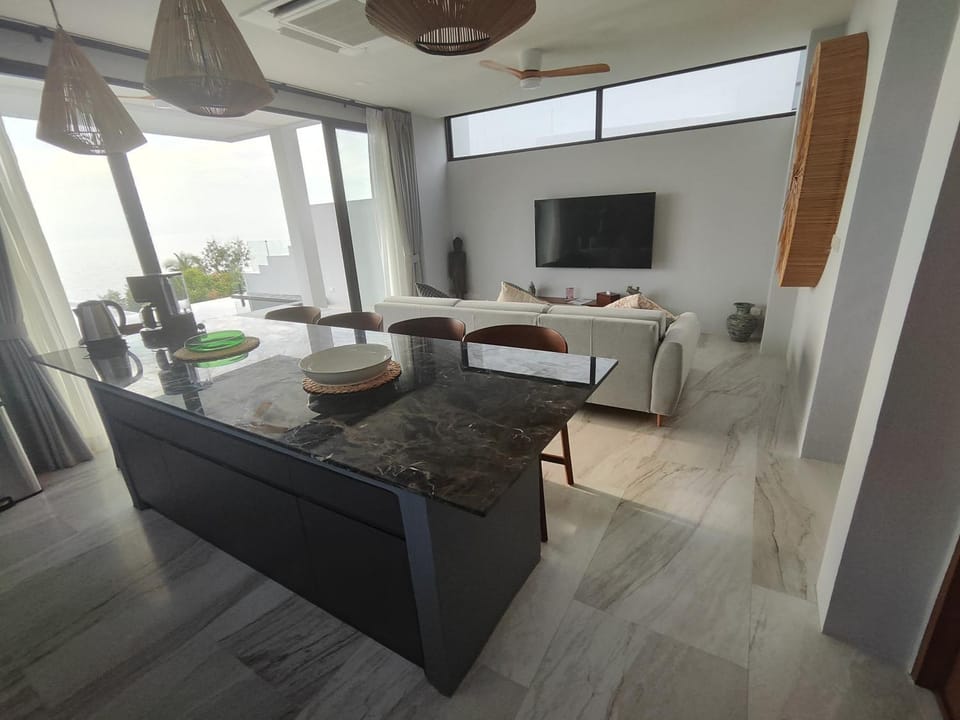 Patio, TV and multimedia, Seating area, Dining area