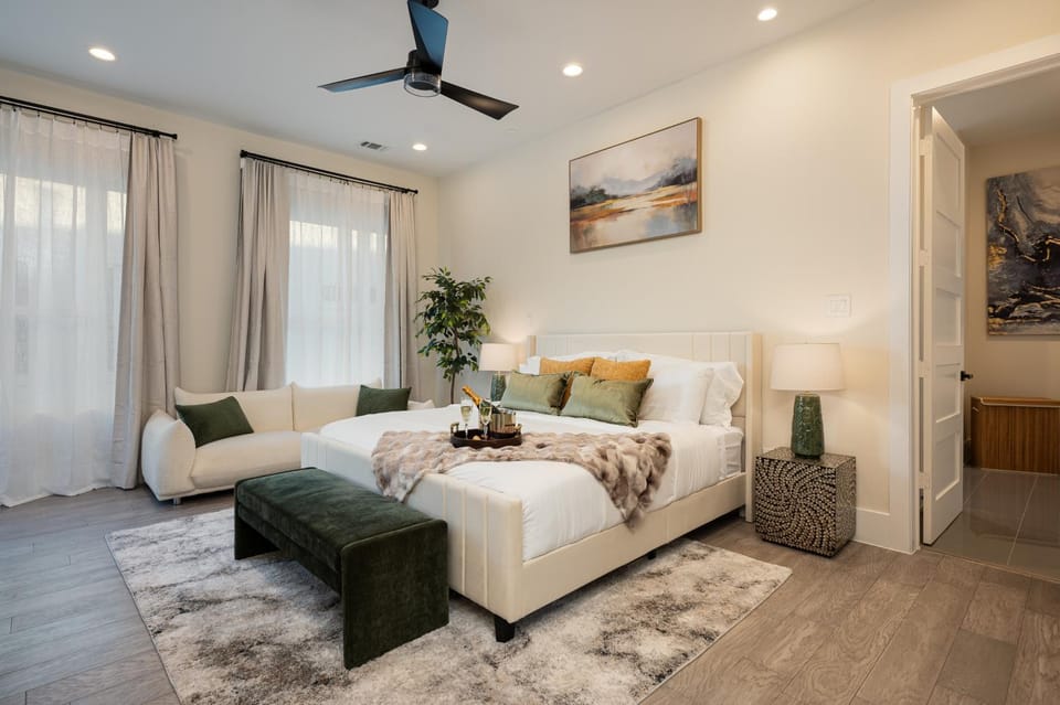 Bed, Photo of the whole room, Bedroom