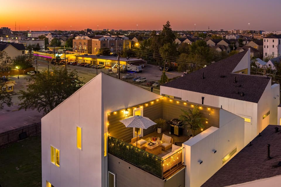 Property building, Patio, Bird's eye view, City view