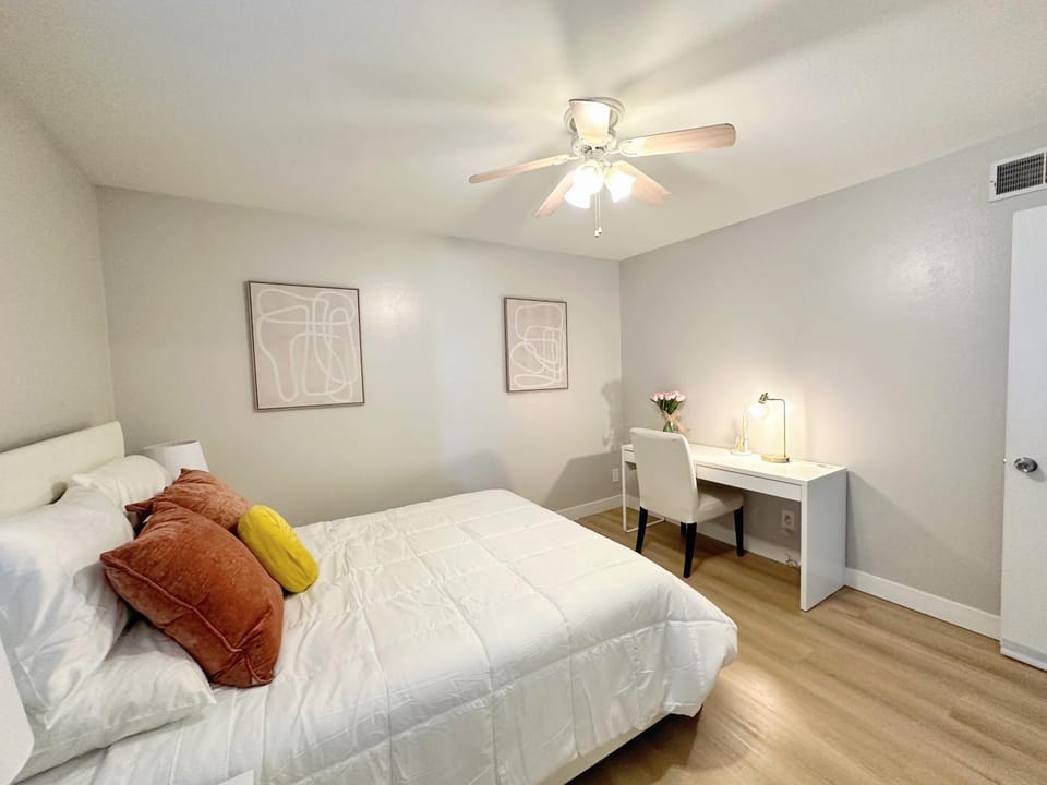 Relaxing 3-room Apartment with yard pool, Near Santana Row-No Party- Apartment in San Jose