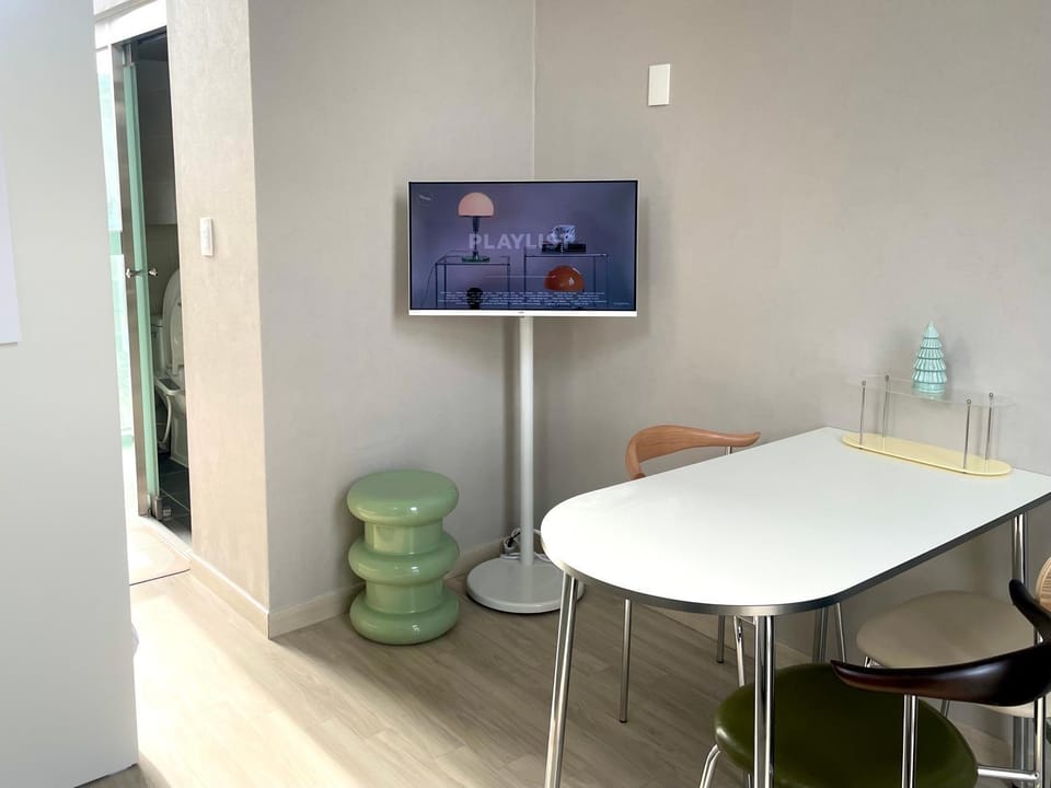 TV and multimedia, Dining area
