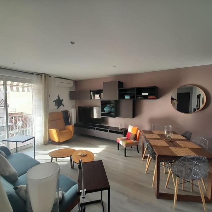 Petit Paradis Hyper Centre Sanary 3 chambres Parking Clims Wifi Terrasse Apartment in Sanary-sur-Mer