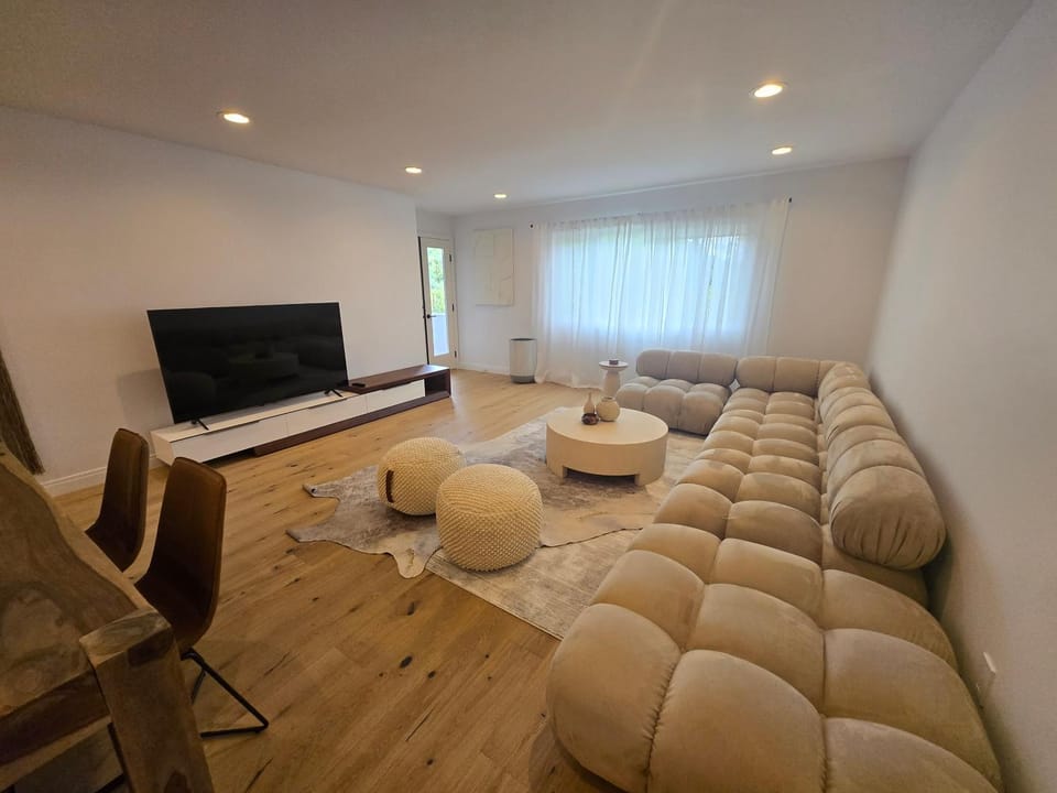 NEW 2BD Majestic Gateway in Glendale Apartment in Glendale