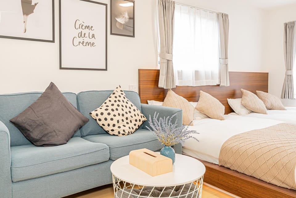 Bed, Living room, Bedroom