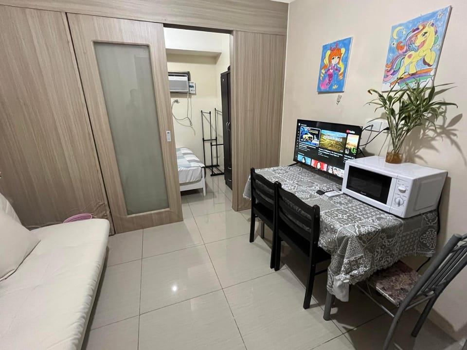 Shore Family Suite 2 Beds WiFi TV Near MOA CASINO NAIA 9120 Apartment in Pasay