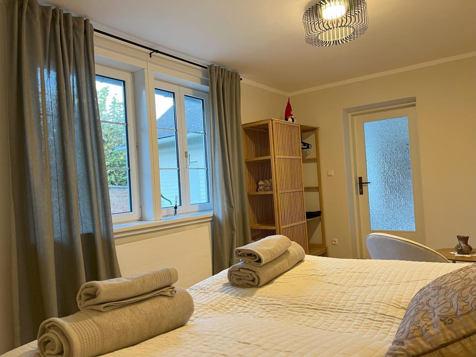 Bed, Photo of the whole room, Bedroom, wardrobe