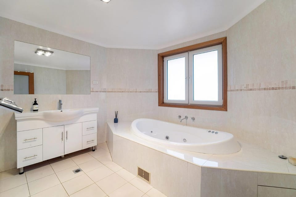 Aussie Escape Poolside Comfort and Relaxation Vacation rental in Sydney