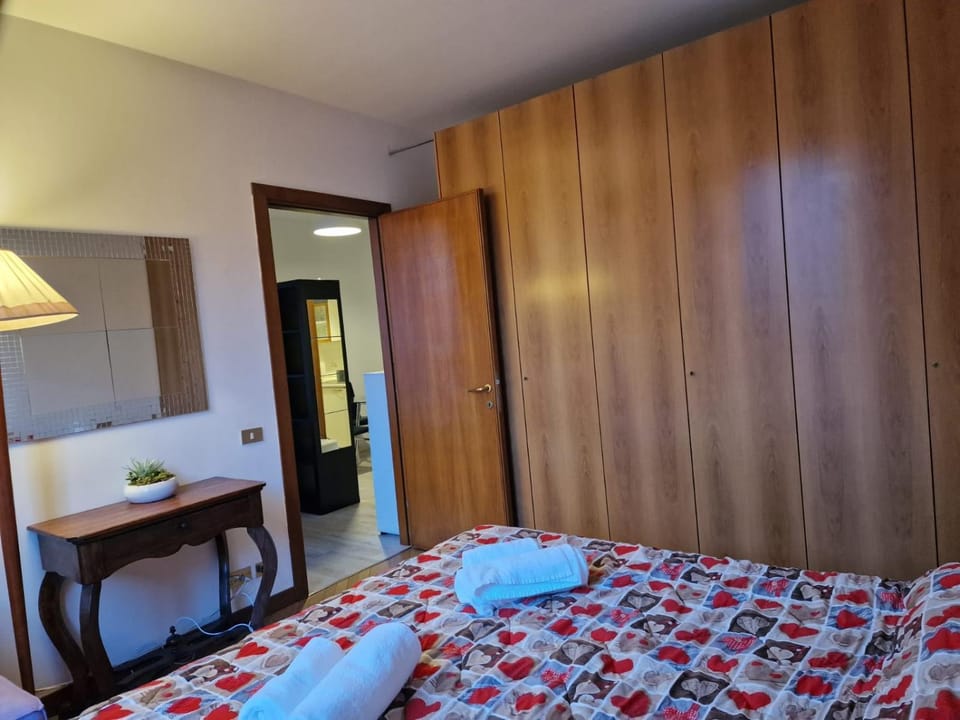 Bed, Bedroom, towels, wardrobe