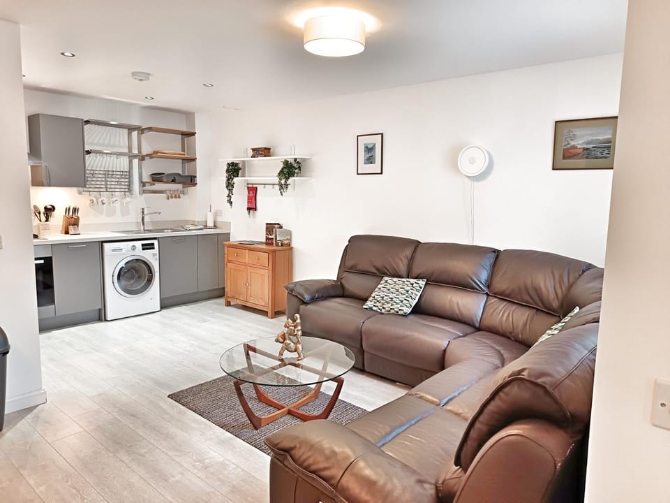 4 miles to Westhill by Lains Lettings Apartment in Aberdeen