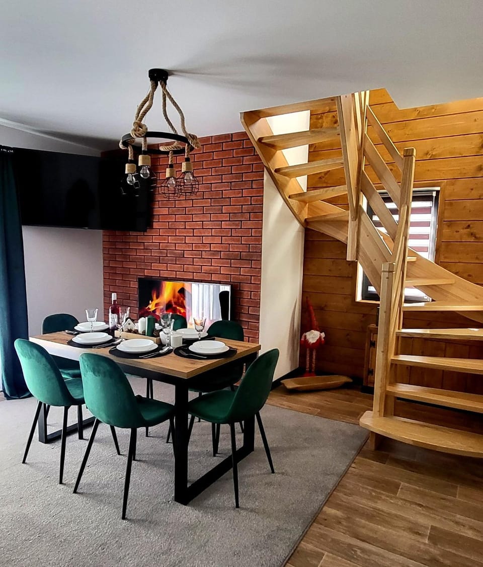 TV and multimedia, Kitchen or kitchenette, Living room, Seating area, Dining area