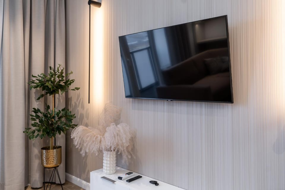 Communal lounge/ TV room, Bed, TV and multimedia, Photo of the whole room, Evening entertainment, Bedroom