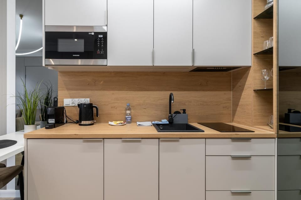 Coffee/tea facilities, Kitchen or kitchenette, stove