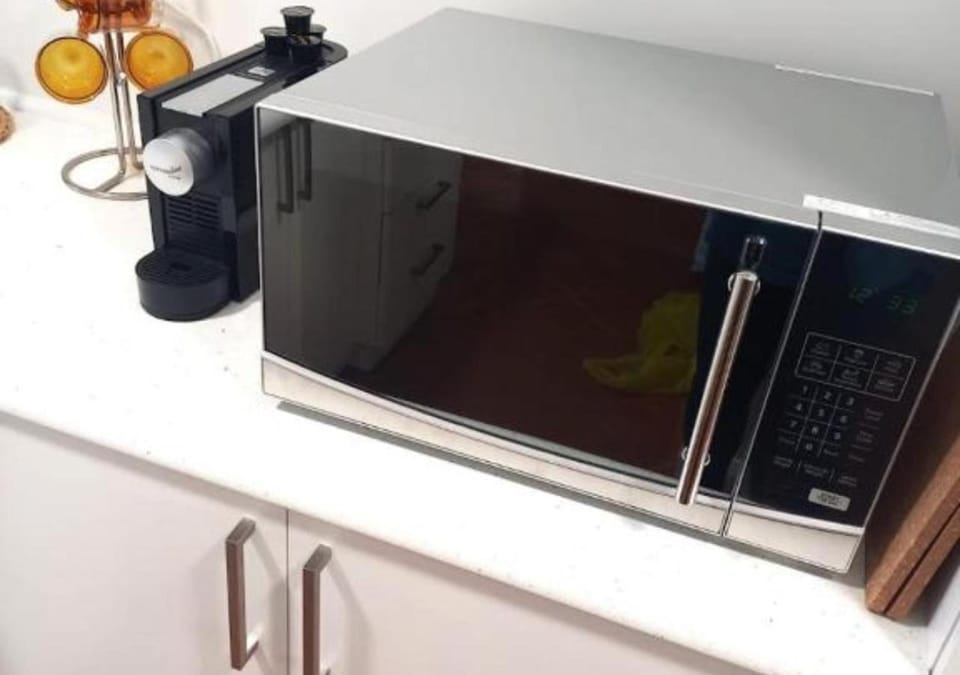 Coffee/tea facilities, microwave