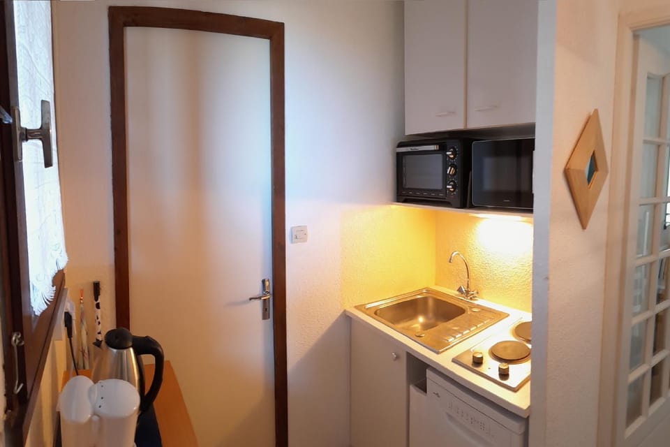 dishwasher, oven, stove