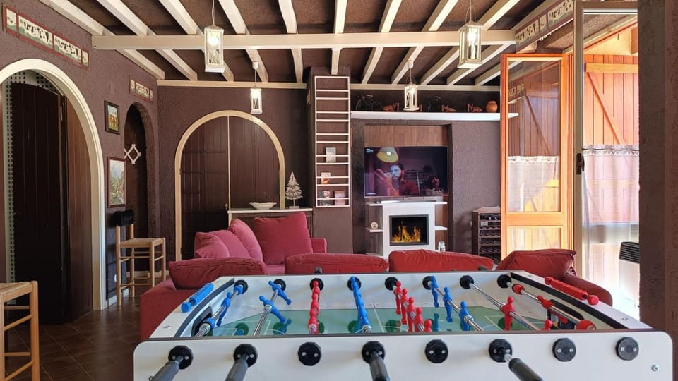 Children play ground, Game Room, TV and multimedia, Living room, Seating area, fireplace