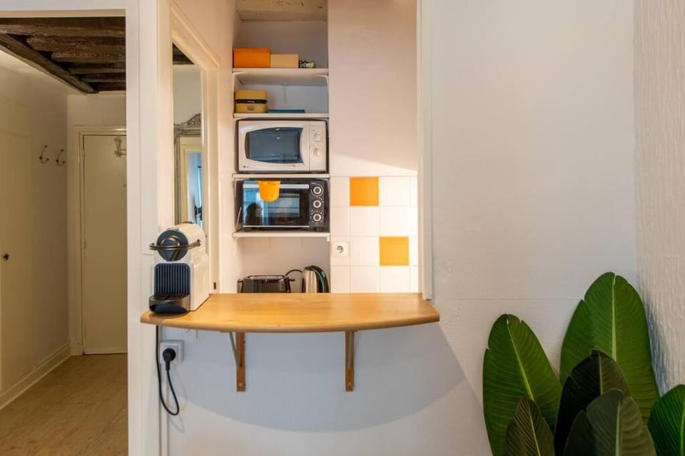 Beautiful studio on the most prestigious street Saint-Honore - Near Louvre, amazing location! Apartment in Paris