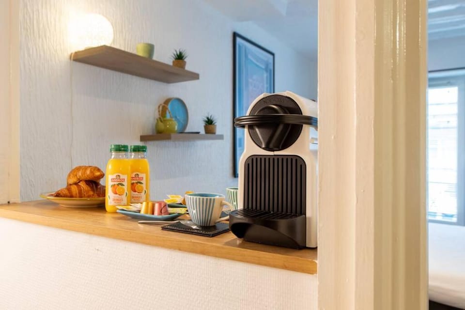 Beautiful studio on the most prestigious street Saint-Honore - Near Louvre, amazing location! Apartment in Paris