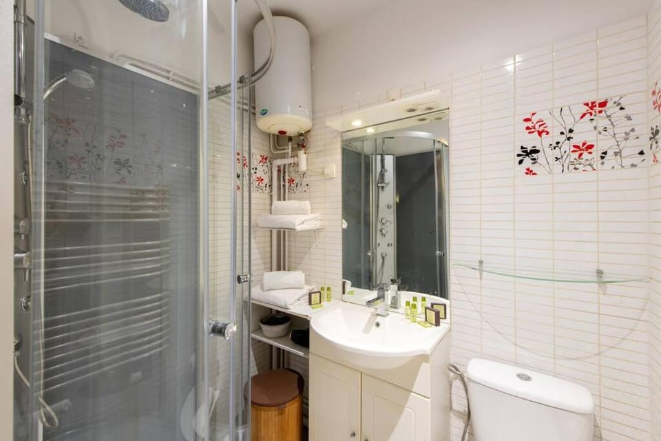 Beautiful studio on the most prestigious street Saint-Honore - Near Louvre, amazing location! Apartment in Paris