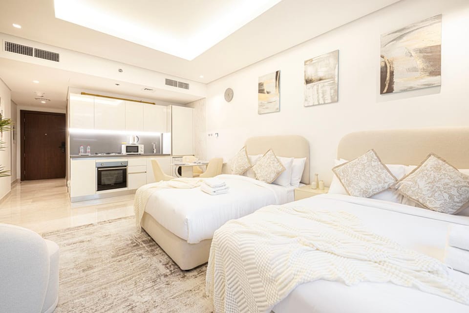 Luxurious New Studio! 2 Double Beds! Sleek Design & High-End Amenities in Dubai Downtown Apartment in Dubai