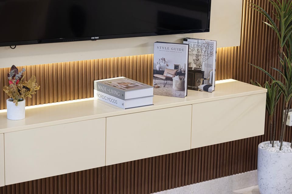 Luxurious New Studio! 2 Double Beds! Sleek Design & High-End Amenities in Dubai Downtown Apartment in Dubai