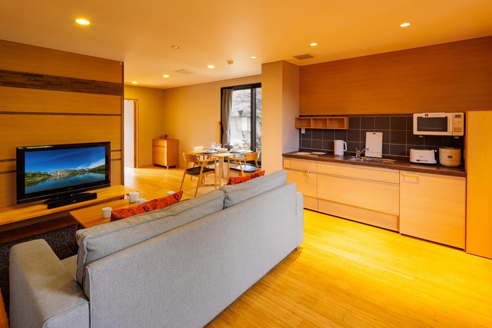 Kitchen or kitchenette, Living room, Seating area, Dining area