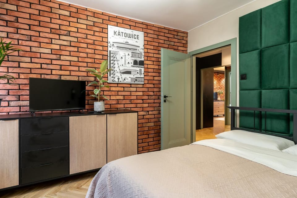 Communal lounge/ TV room, Bed, TV and multimedia, Photo of the whole room, Evening entertainment, Bedroom, wardrobe