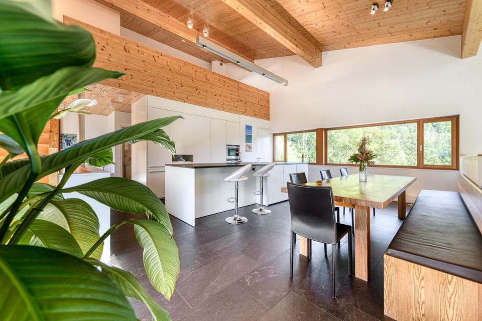 Kitchen or kitchenette, Seating area, Dining area, stove