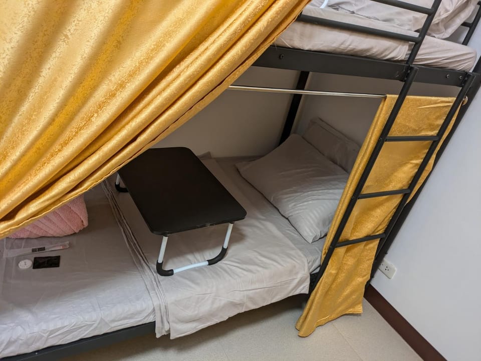 Near Airport, Affordable Coliving Space for Backpackers with Pool, Gym, and More Hostel in Lapu-Lapu City