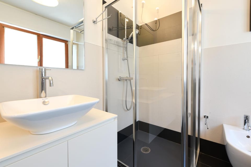 Maison Sabina con splendida vista lago ed idromassaggio Villa in Brenzone sul Garda