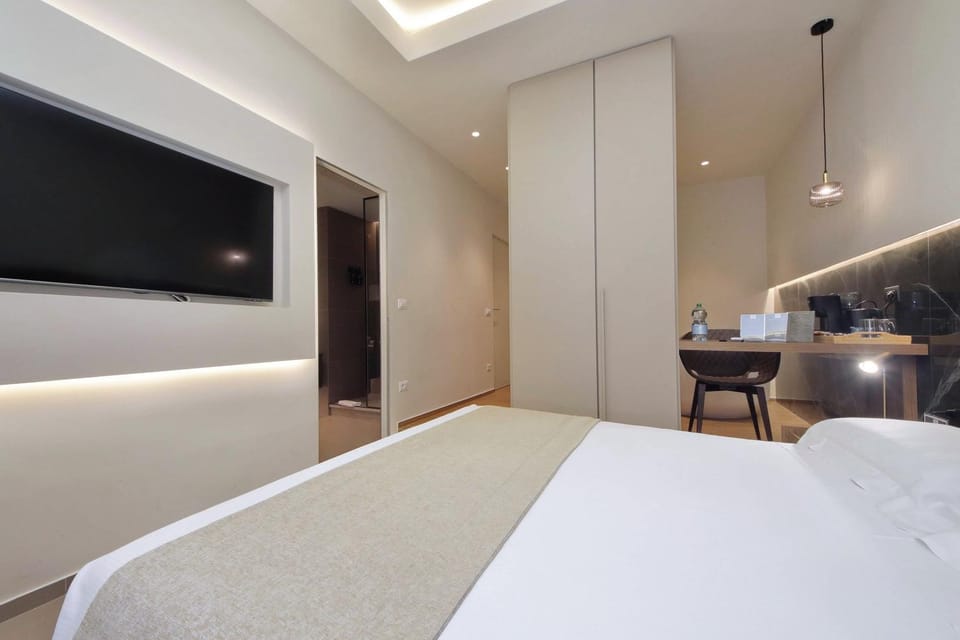 Bed, TV and multimedia, Photo of the whole room, Bedroom, wardrobe