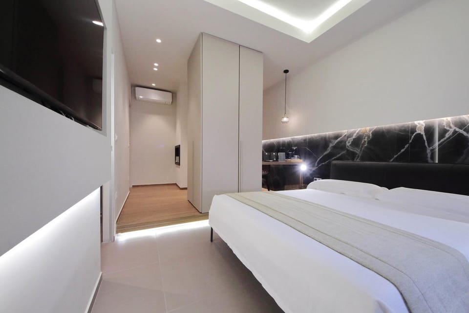 Bed, TV and multimedia, Photo of the whole room, Bedroom, wardrobe