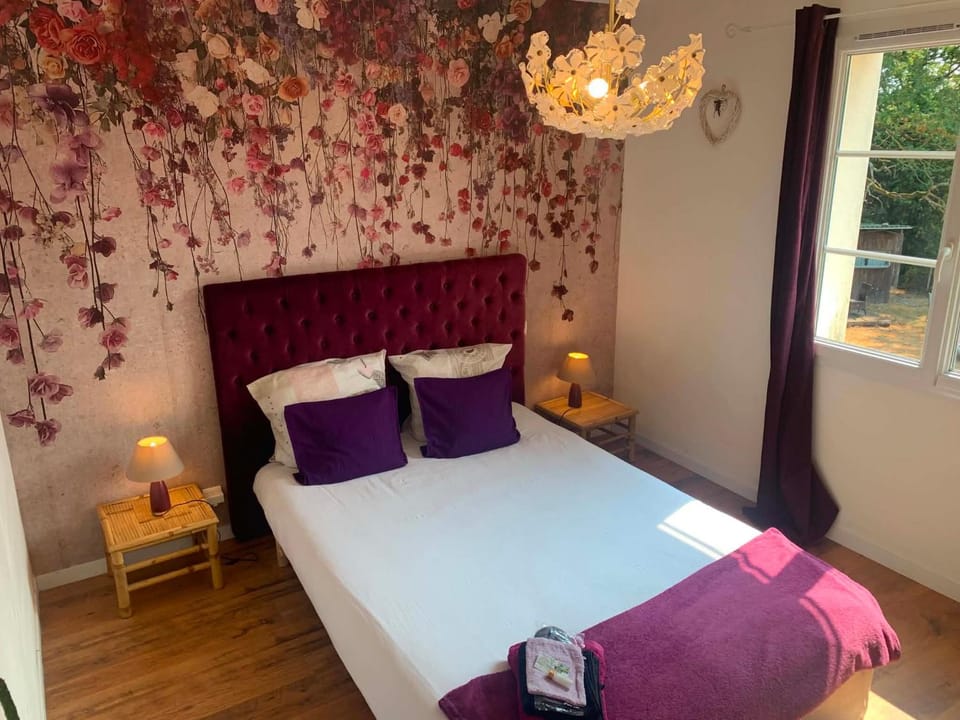 Chambre d'hôtes Sous Les Grands Chênes LOVE Bed and Breakfast in Pays de la Loire