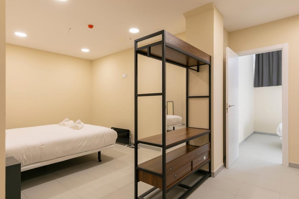 HOMEABOUT SMART ROOMS Tetuán - SIN RECEPCIÓN Apartment in Madrid