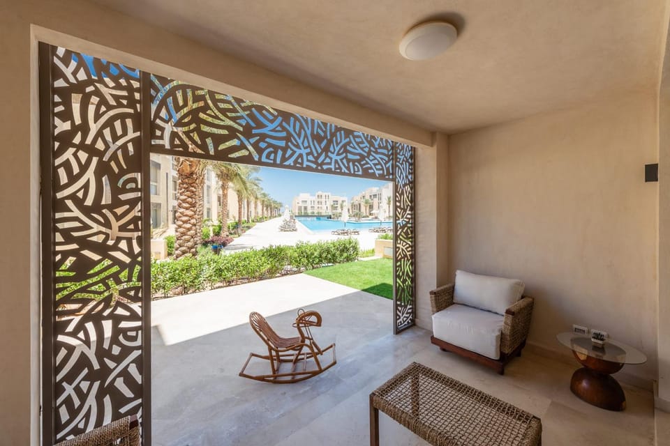 Secluded & Bespoke 1 BDR Apt with Pool View & Beach access Apartment in Hurghada