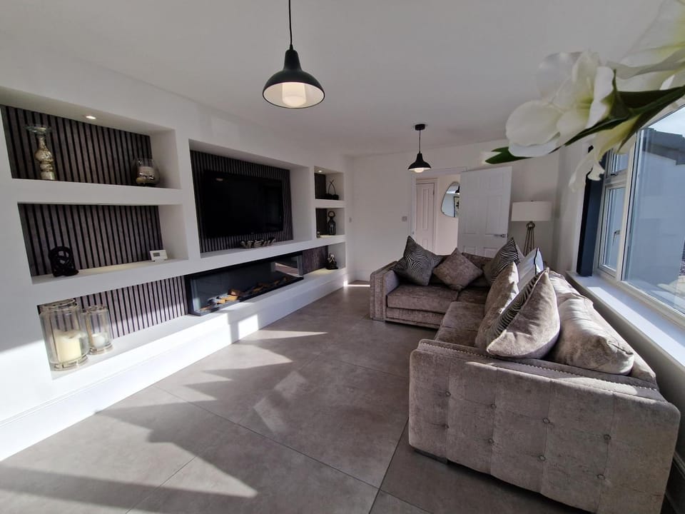 TV and multimedia, Living room, Seating area