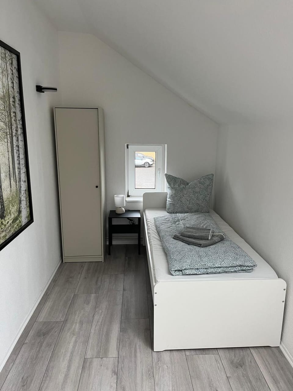 Photo of the whole room, Bedroom